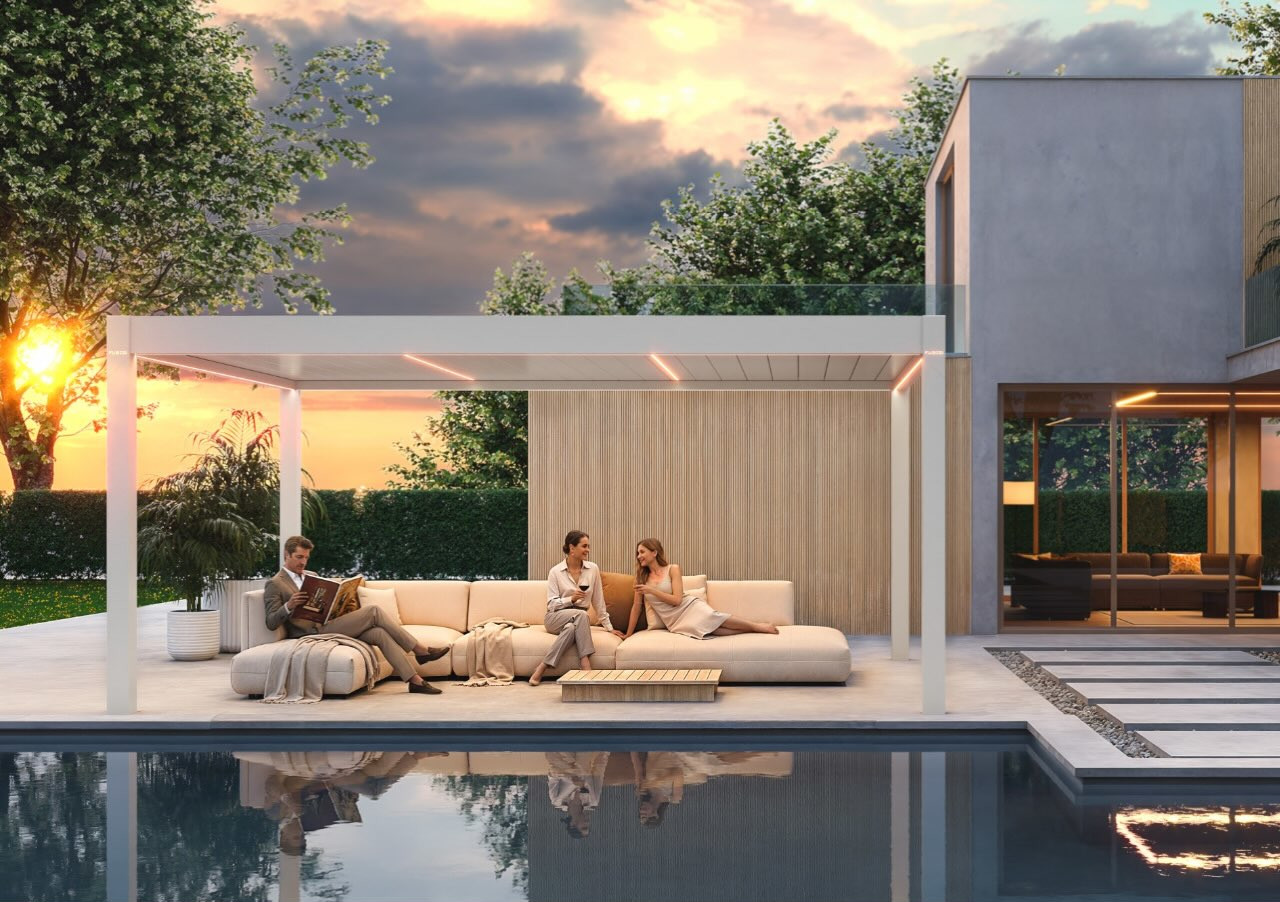 Pergola BT Group a bordo piscina in una residenza contemporanea